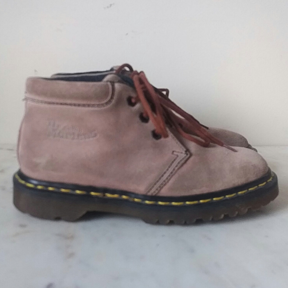 DR. MARTENS - tan suede vintage ankle boots